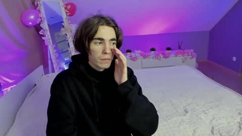 Snapshot of aataraxx chatting on January 7, 2025, 7:49 pm Fiona and Harry online show from January 7, 2025, 7:49 pm