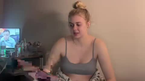 ababyy2901 online show from October 28, 2025, 6:17 am