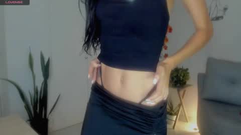 Laura  online show from November 19, 2025, 12:32 am