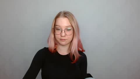 Snapshot of abbymoore__ chatting on December 15, 2024, 11:45 am Abby Lovense is active online show from December 15, 2024, 11:45 am