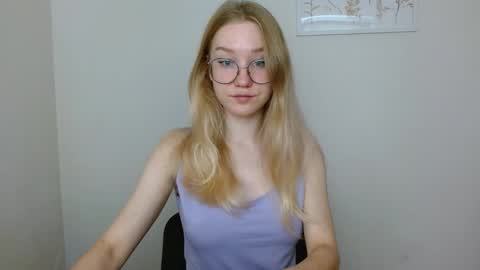 Snapshot of abbymoore__ chatting on September 21, 2025, 9:22 am Abby Lovense is active online show from September 21, 2025, 9:22 am