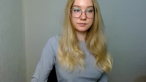 Abby Lovense is active online show from November 29, 2025, 9:34 am