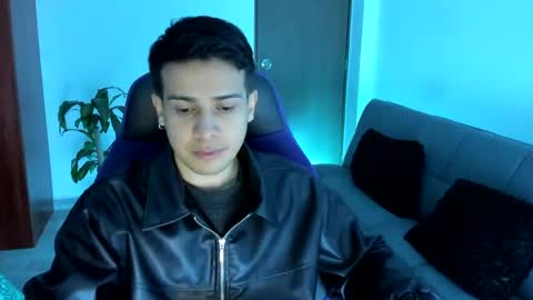 Independence model AbelAsburgo online show from November 19, 2025, 2:44 am