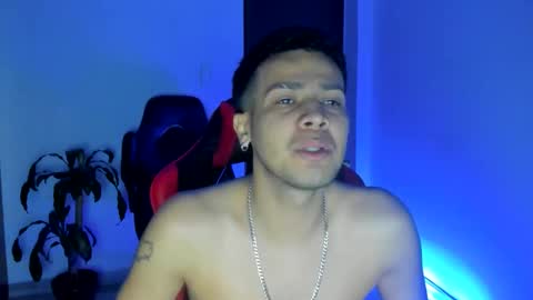 Independence model AbelAsburgo online show from December 13, 2025, 11:21 pm