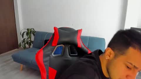 Independence model AbelAsburgo online show from March 8, 2026, 10:02 pm