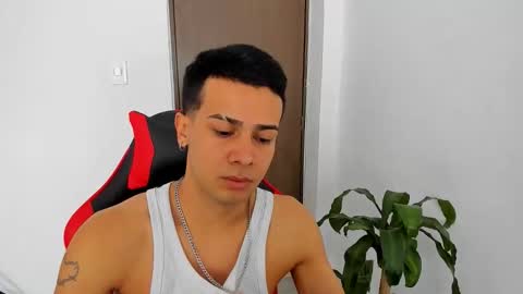 Independence model AbelAsburgo online show from April 4, 2026, 4:26 pm