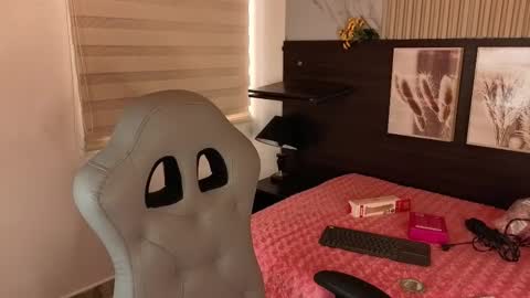 Snapshot of abella_as chatting on October 10, 2025, 2:16 pm Abella online show from October 10, 2025, 2:16 pm