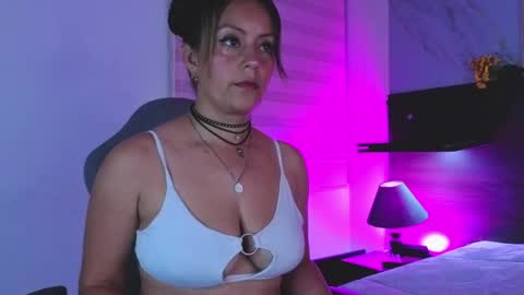 abella_as_ online show from April 12, 2026, 4:17 am