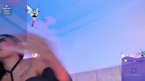 abelladgr online show from December 22, 2025, 2:52 am