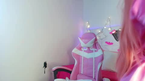 Abril  online show from October 21, 2025, 9:54 am