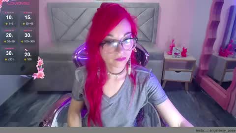 abril_ch_ online show from November 24, 2025, 10:48 am