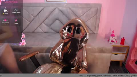 abril_ch_ online show from January 13, 2026, 11:59 am