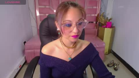 Snapshot of abril_ch_ chatting on April 19, 2026, 12:37 pm abril_ch_ online show from April 19, 2026, 12:37 pm