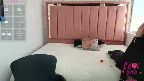 Snapshot of abril_fox__ chatting on March 23, 2026, 7:29 pm Abril Fox online show from March 23, 2026, 7:29 pm