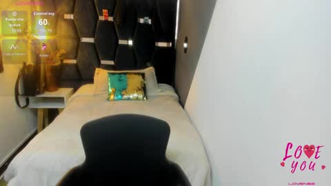 Snapshot of abril_fox__ chatting on April 4, 2026, 8:17 pm Abril Fox online show from April 4, 2026, 8:17 pm