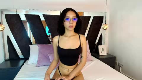 Snapshot of abril_lee__ chatting on January 29, 2025, 7:53 pm Abril online show from January 29, 2025, 7:53 pm