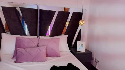 Snapshot of abril_lee__ chatting on March 7, 2025, 12:04 am Abril online show from March 7, 2025, 12:04 am