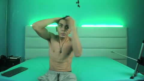 Abril and Julian online show from February 19, 2026, 12:23 pm