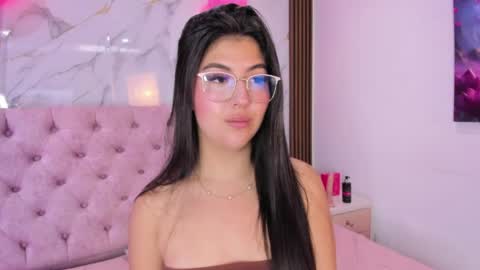 Snapshot of abrilquintana chatting on April 22, 2026, 11:45 am Abril online show from April 22, 2026, 11:45 am