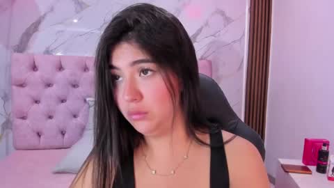 Snapshot of abrilquintana chatting on May 11, 2026, 4:04 pm Abril online show from May 11, 2026, 4:04 pm