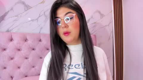 Snapshot of abrilquintana chatting on May 15, 2026, 11:39 am Abril online show from May 15, 2026, 11:39 am