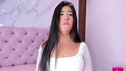 Snapshot of abrilquintana chatting on May 16, 2026, 11:42 am Abril online show from May 16, 2026, 11:42 am
