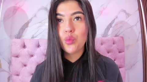 Snapshot of abrilquintana chatting on May 18, 2026, 11:38 am Abril online show from May 18, 2026, 11:38 am