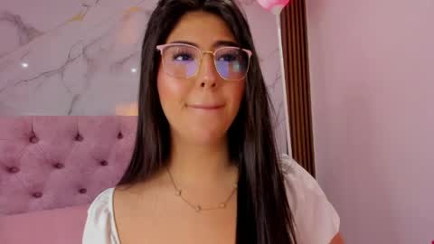 Snapshot of abrilquintana chatting on May 20, 2026, 11:38 am Abril online show from May 20, 2026, 11:38 am