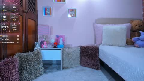 Snapshot of abrilrussell_ chatting on December 6, 2024, 4:25 am Abril online show from December 6, 2024, 4:25 am