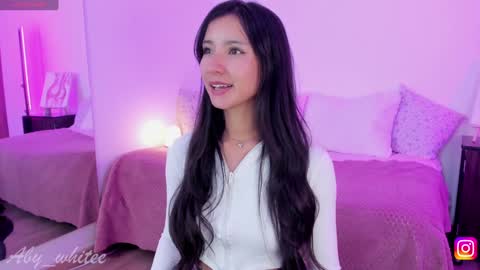 Snapshot of aby_whitee chatting on February 7, 2025, 2:08 am Aby online show from February 7, 2025, 2:08 am