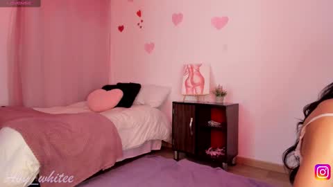 Snapshot of aby_whitee chatting on September 23, 2025, 1:47 pm Aby online show from September 23, 2025, 1:47 pm