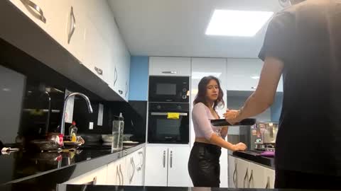 Snapshot of adam_and_abby_ chatting on December 27, 2024, 9:32 pm adam and abby online show from December 27, 2024, 9:32 pm