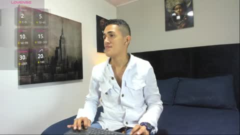 adam_walker_1 online show from April 1, 2026, 2:36 pm