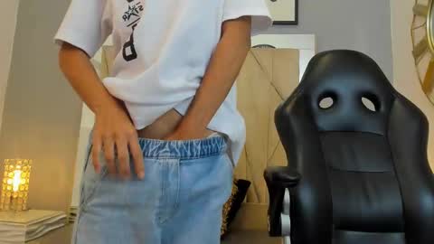 Snapshot of adams_bobby chatting on November 3, 2025, 11:11 am Adams Bobby online show from November 3, 2025, 11:11 am