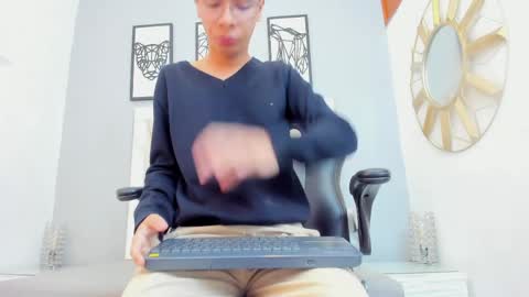 Adams Bobby online show from April 5, 2026, 11:18 am