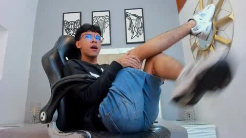 Adams Bobby online show from April 12, 2026, 11:04 am