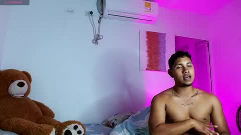 ADAMS Y NIKI online show from February 15, 2025, 11:25 pm