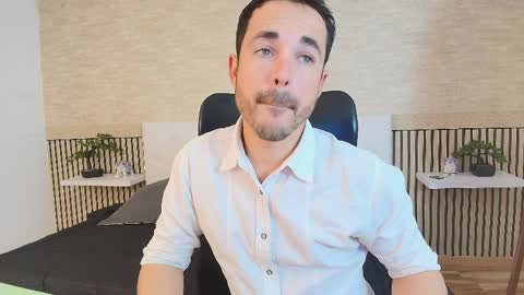 Im Adams Sanz online show from April 9, 2026, 7:52 pm