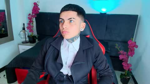 AdamsWalkerr  online show from March 20, 2026, 1:05 pm