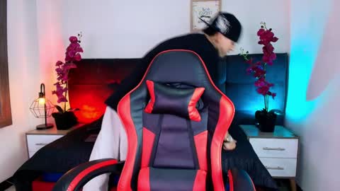 AdamsWalkerr  online show from March 31, 2026, 12:49 pm