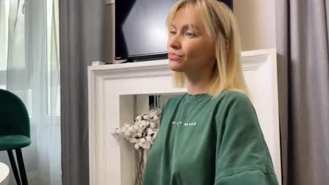 Snapshot of adele_nick2202 chatting on September 10, 2025, 8:36 am Adele Nick online show from September 10, 2025, 8:36 am