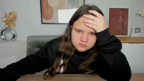 adelecruzz online show from March 3, 2025, 4:46 pm