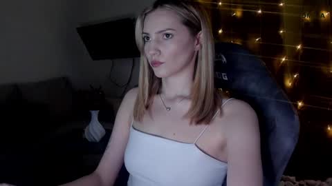 Snapshot of adeleshinem chatting on January 20, 2025, 5:48 am Adele Shine online show from January 20, 2025, 5:48 am