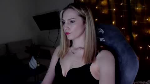 Snapshot of adeleshinem chatting on January 25, 2025, 6:23 am Adele Shine online show from January 25, 2025, 6:23 am