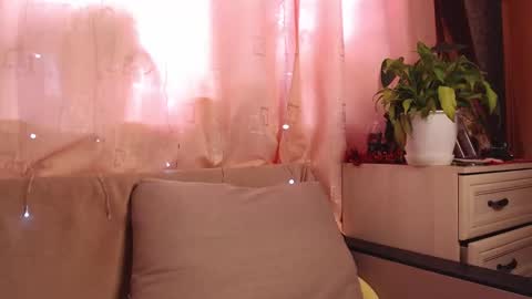 Snapshot of adelin_maxwell chatting on January 19, 2025, 6:42 am Lina online show from January 19, 2025, 6:42 am