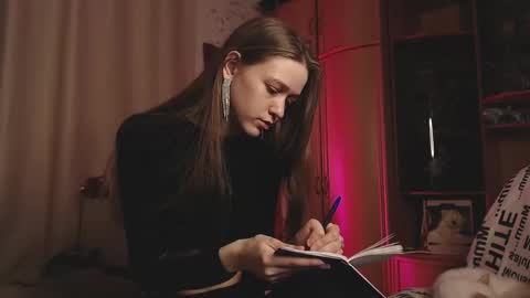 Snapshot of adelin_maxwell chatting on March 9, 2025, 2:21 pm Lina online show from March 9, 2025, 2:21 pm