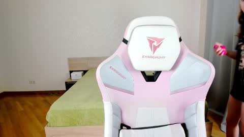 Snapshot of adelina_cowell chatting on September 13, 2025, 9:42 am Adelina online show from September 13, 2025, 9:42 am