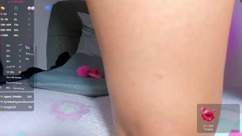adelinaconte1 online show from May 15, 2026, 11:01 pm