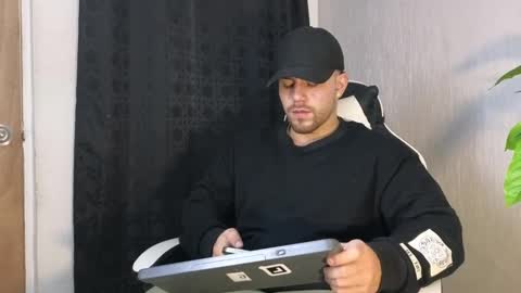 Snapshot of ades_lowe chatting on October 7, 2025, 11:51 am Ades online show from October 7, 2025, 11:51 am