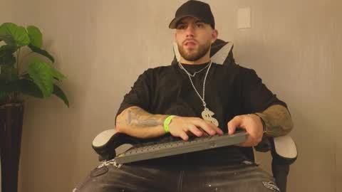 Snapshot of ades_lowe chatting on November 2, 2025, 7:22 am Ades online show from November 2, 2025, 7:22 am